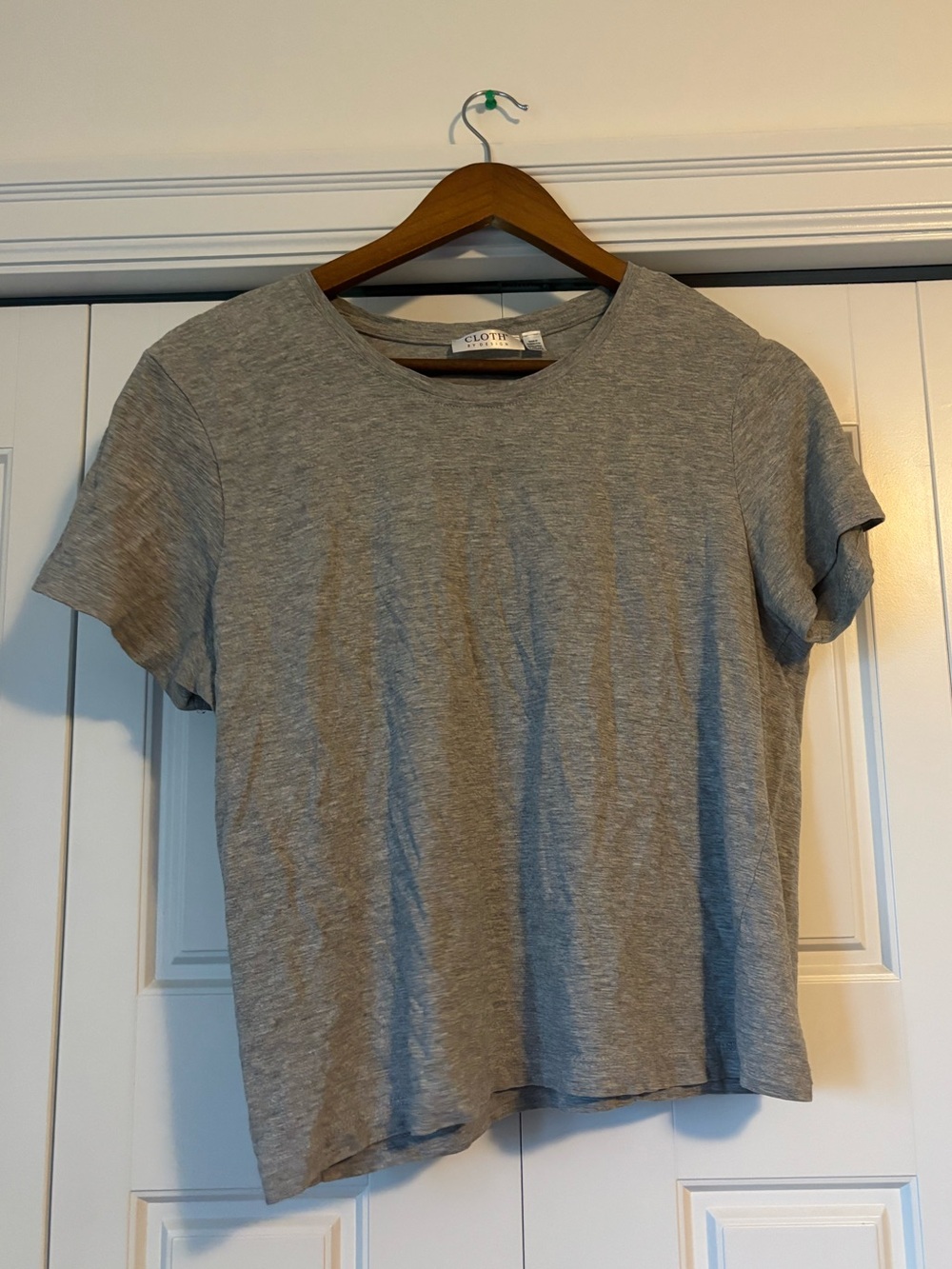 Cloth, 100% cotton grey scoop neck tshirt